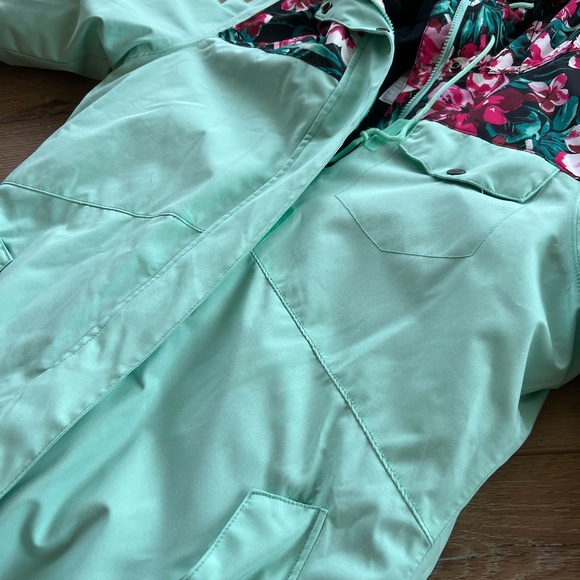 Aperture Women’s Ski/Snowboard Jacket - Picture 3 of 4